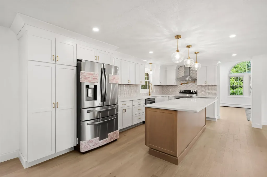 4 Elijah Hill Lane Londonderry NH 03053