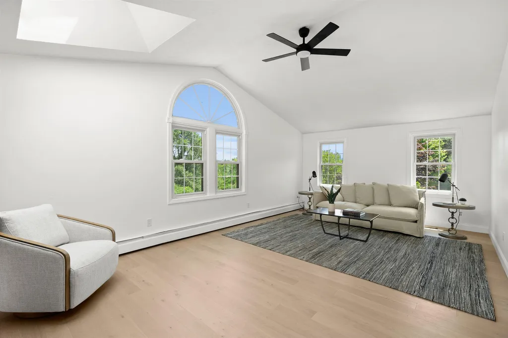 4 Elijah Hill Lane Londonderry NH 03053