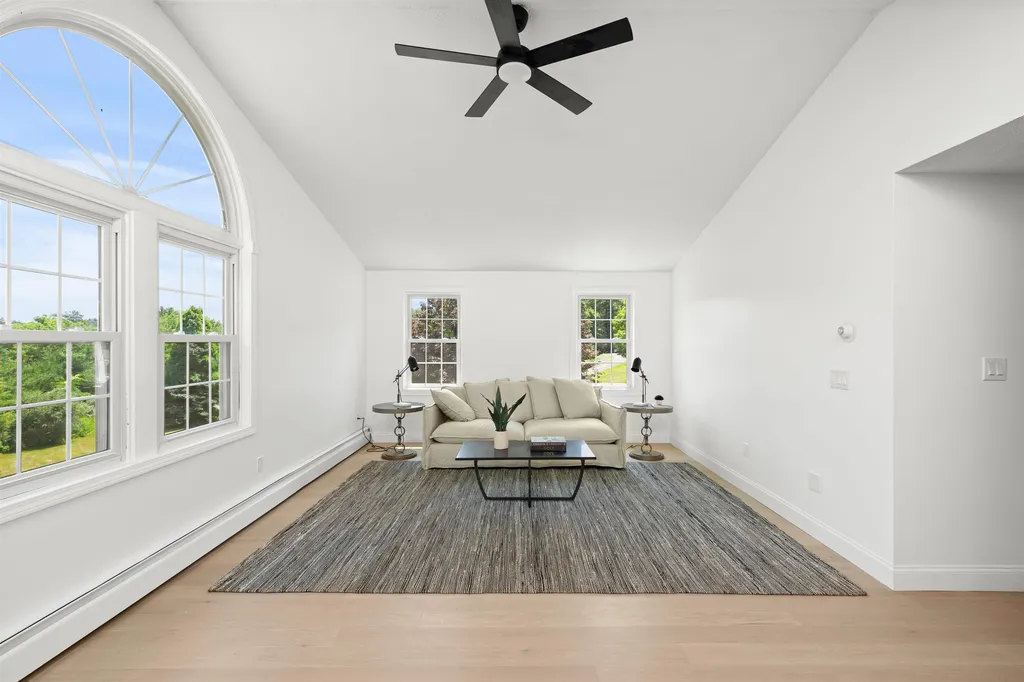 4 Elijah Hill Lane Londonderry NH 03053