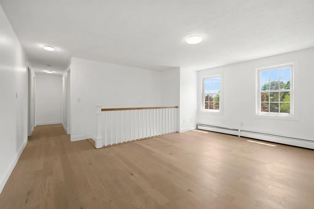 4 Elijah Hill Lane Londonderry NH 03053