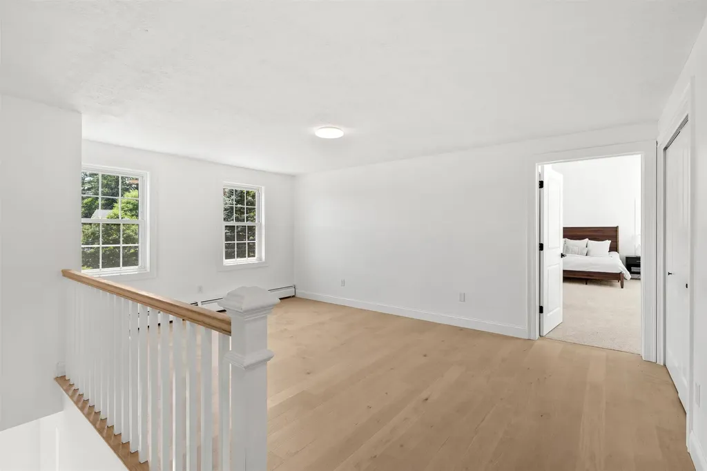 4 Elijah Hill Lane Londonderry NH 03053