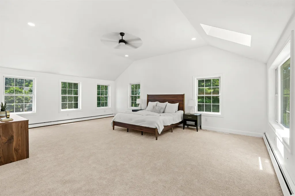 4 Elijah Hill Lane Londonderry NH 03053