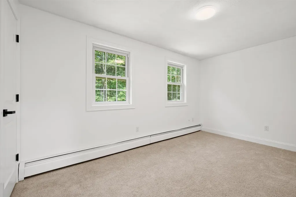 4 Elijah Hill Lane Londonderry NH 03053