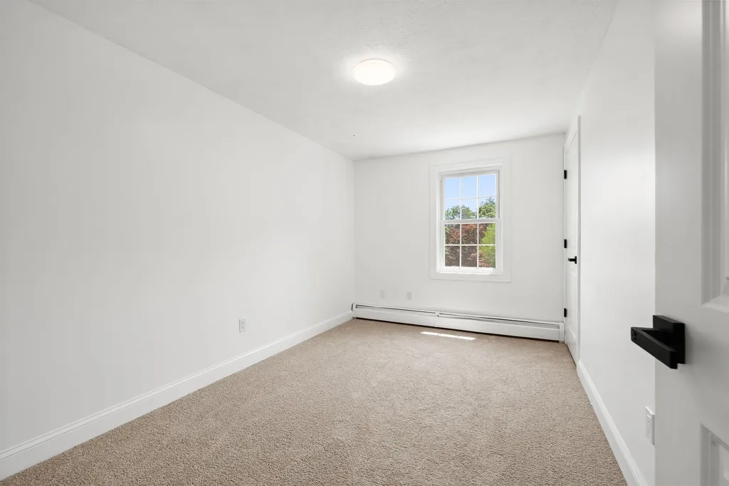 4 Elijah Hill Lane Londonderry NH 03053