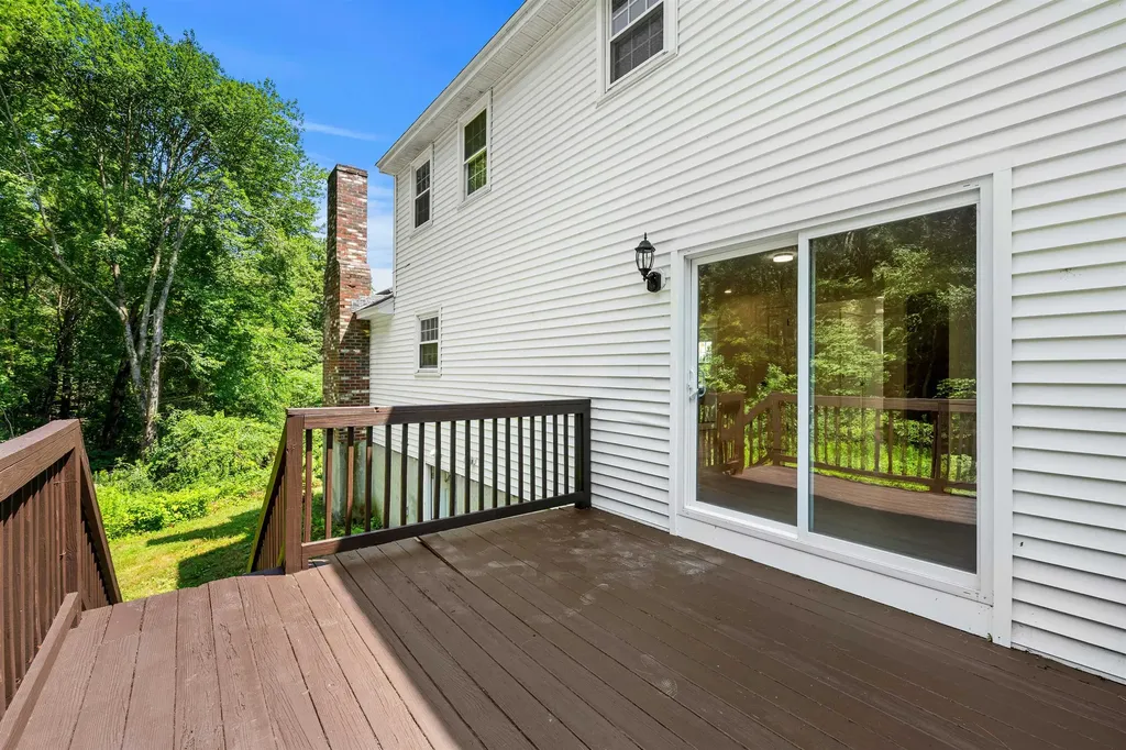 4 Elijah Hill Lane Londonderry NH 03053