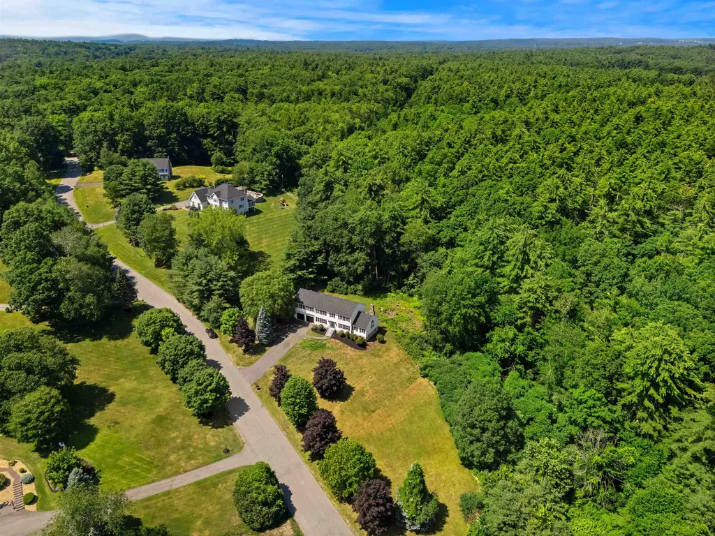 4 Elijah Hill Lane Londonderry NH 03053