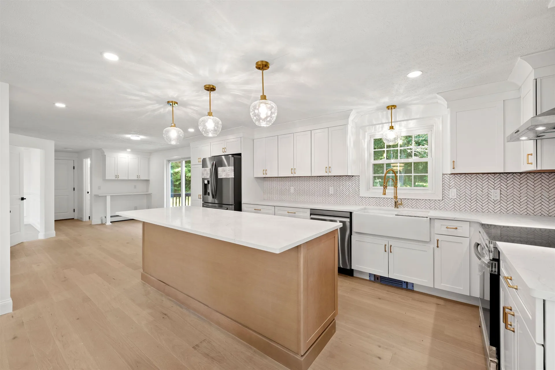 4 Elijah Hill Lane Londonderry NH 03053