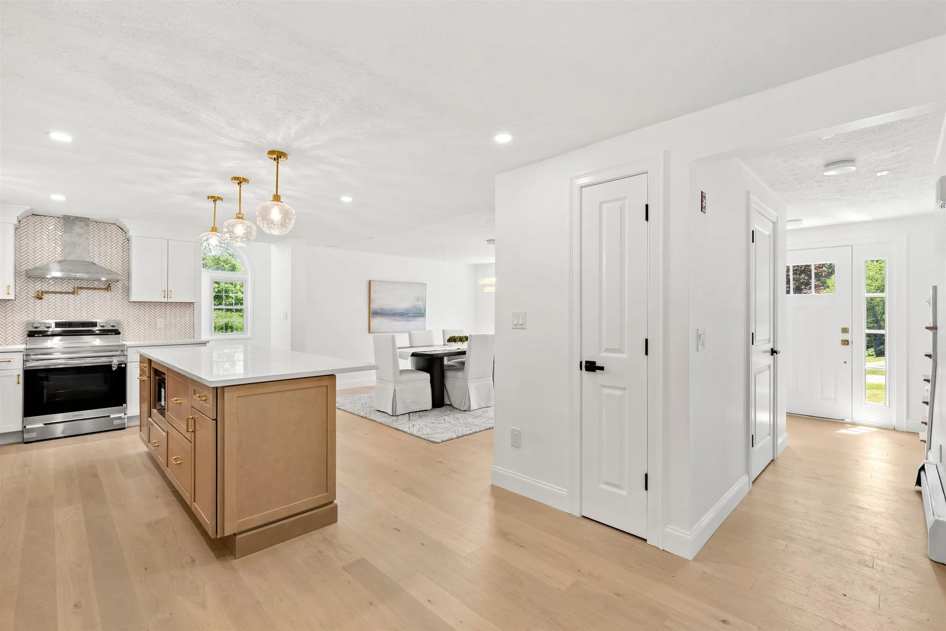 4 Elijah Hill Lane Londonderry NH 03053