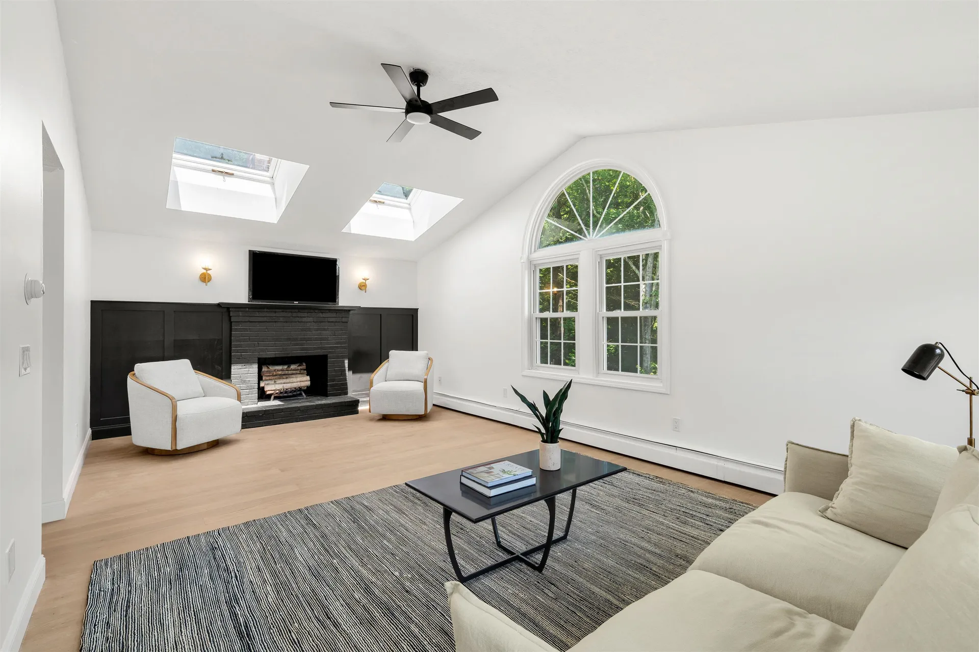 4 Elijah Hill Lane Londonderry NH 03053