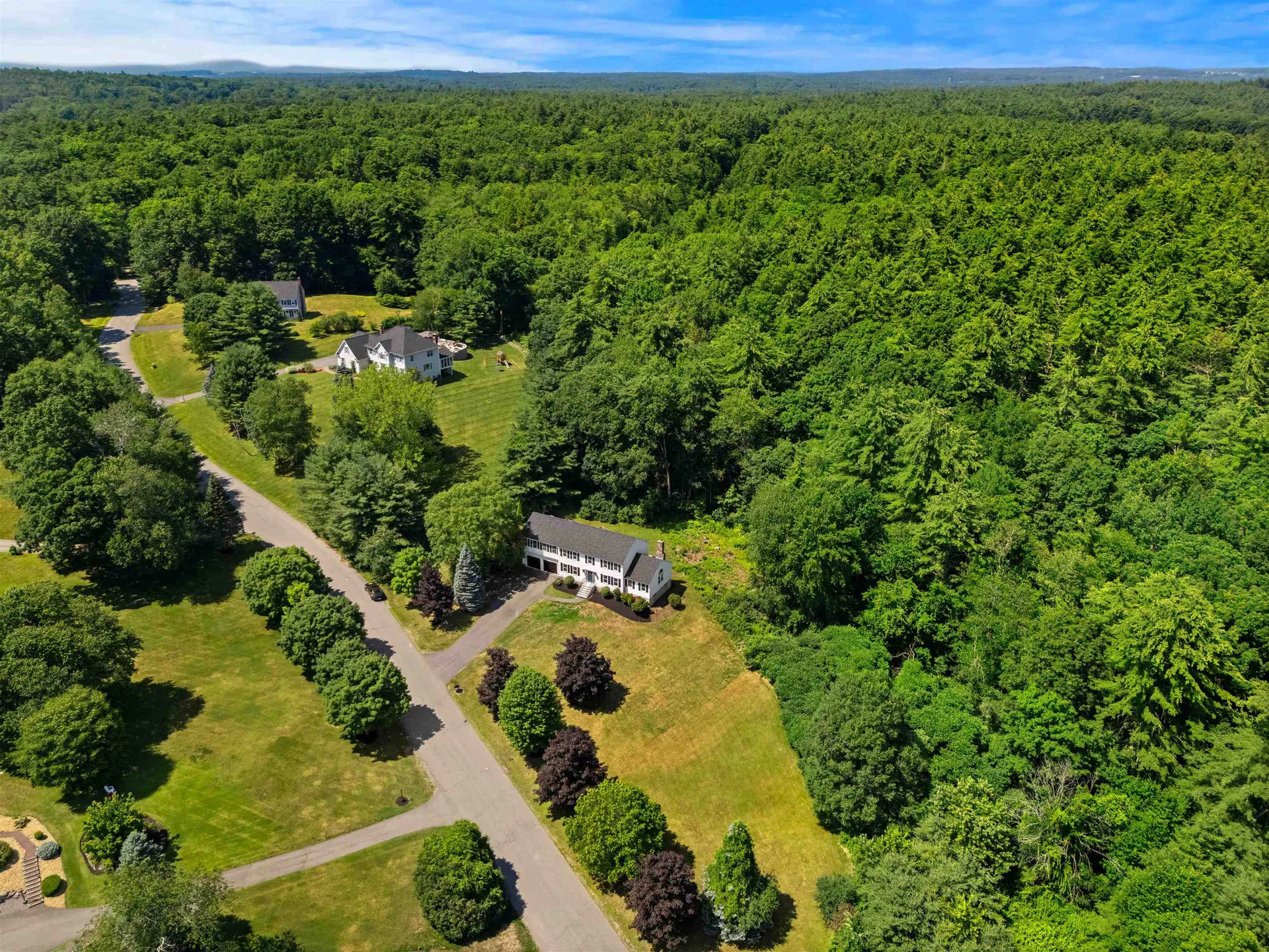 4 Elijah Hill Lane Londonderry NH 03053