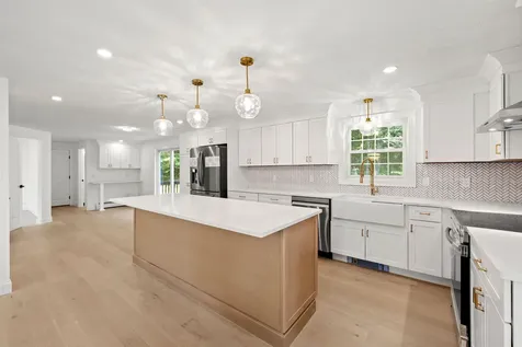 4 Elijah Hill Lane Londonderry NH 03053