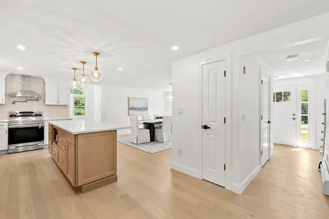 4 Elijah Hill Lane Londonderry NH 03053
