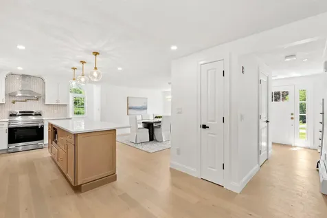 4 Elijah Hill Lane Londonderry NH 03053