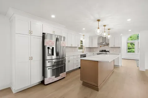 4 Elijah Hill Lane Londonderry NH 03053