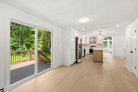4 Elijah Hill Lane Londonderry NH 03053
