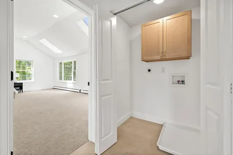 4 Elijah Hill Lane Londonderry NH 03053