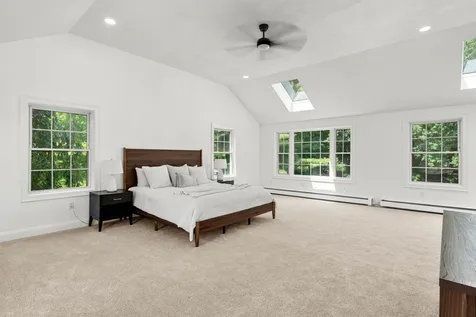 4 Elijah Hill Lane Londonderry NH 03053