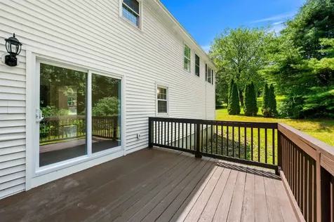 4 Elijah Hill Lane Londonderry NH 03053