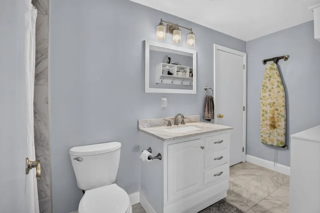 256 Stonebridge Drive Nashua NH 03063