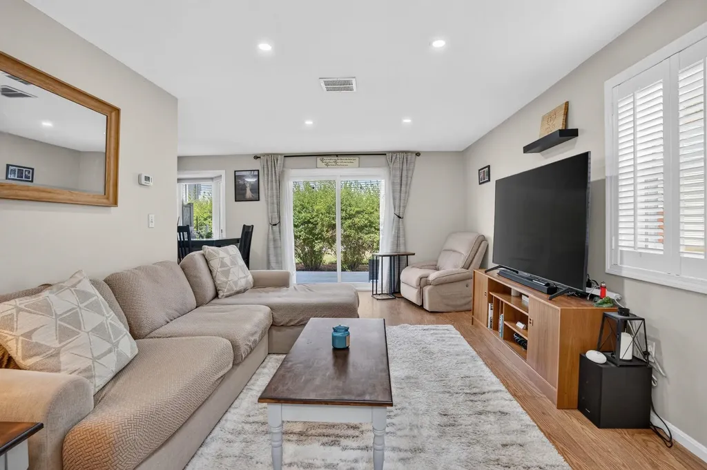 256 Stonebridge Drive Nashua NH 03063