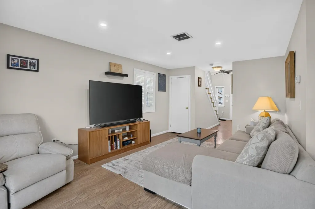 256 Stonebridge Drive Nashua NH 03063