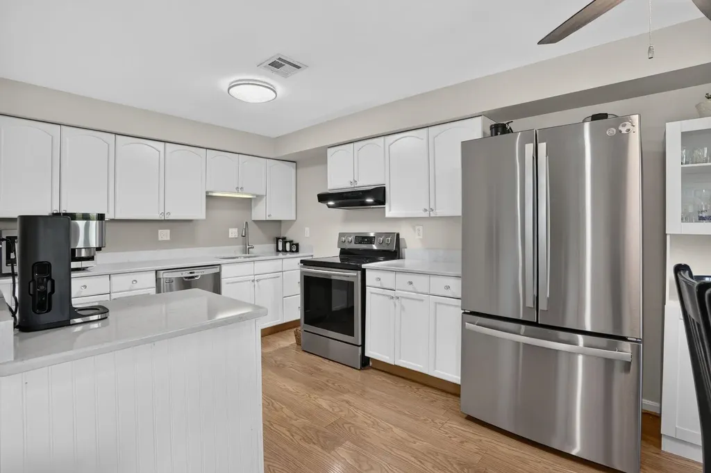256 Stonebridge Drive Nashua NH 03063