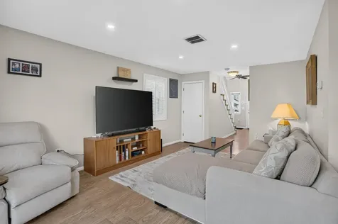 256 Stonebridge Drive Nashua NH 03063