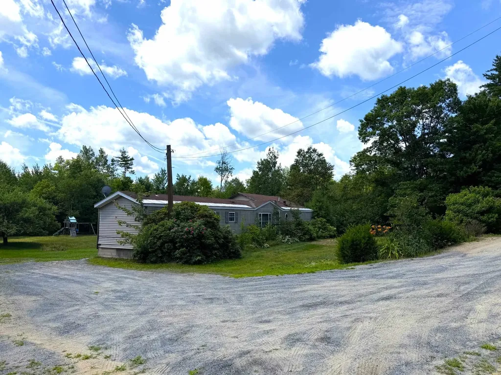 41 Pine Tree Road Newport NH 03773