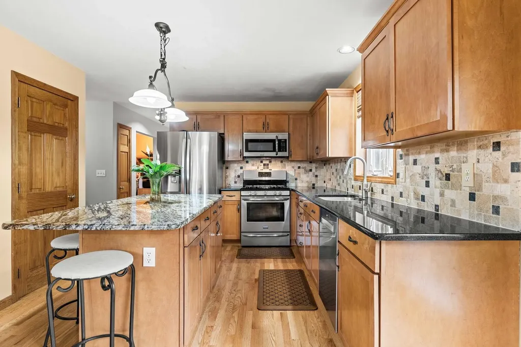 52 Oak Hill Rd Road Brookline NH 03033