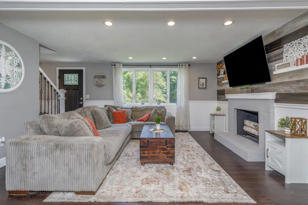 10 Collins Avenue Merrimack NH 03054