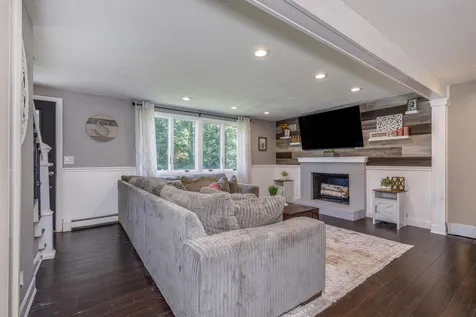 10 Collins Avenue Merrimack NH 03054