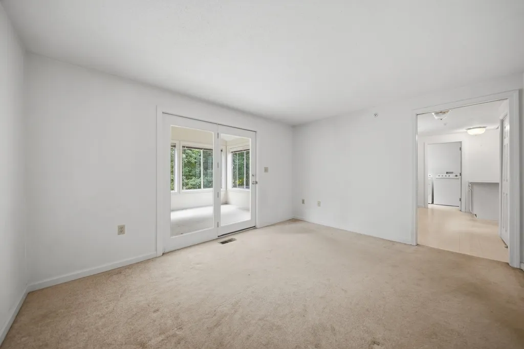 15 Rainbow Drive Londonderry NH 03053