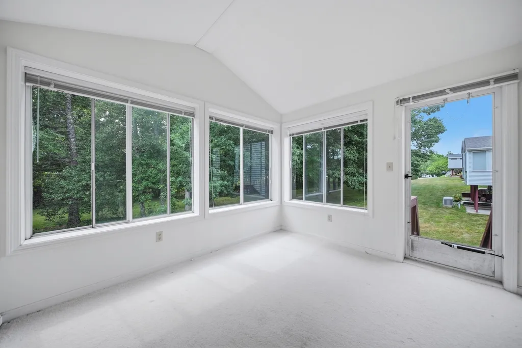 15 Rainbow Drive Londonderry NH 03053