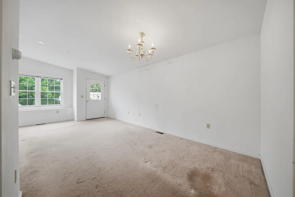15 Rainbow Drive Londonderry NH 03053