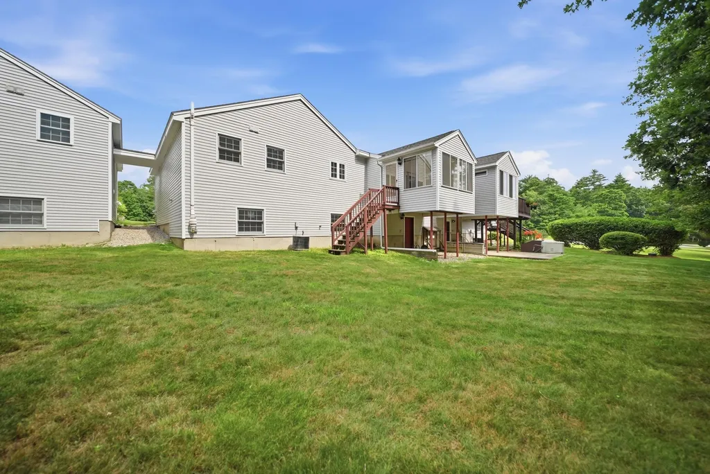 15 Rainbow Drive Londonderry NH 03053