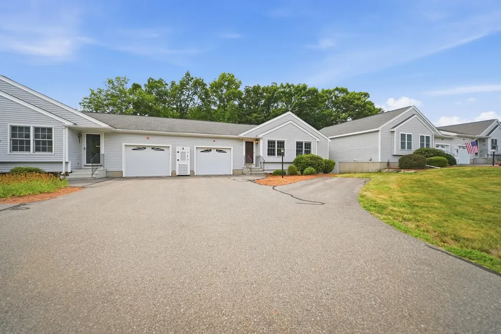 15 Rainbow Drive Londonderry NH 03053