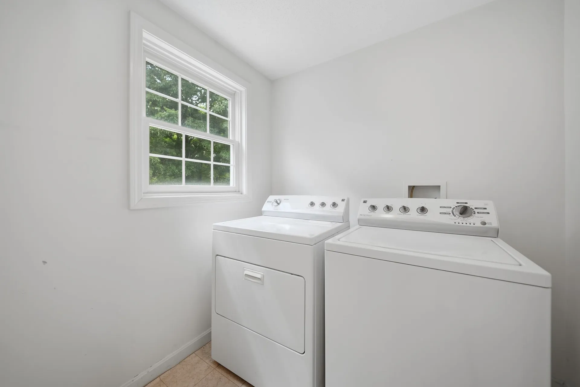 15 Rainbow Drive Londonderry NH 03053