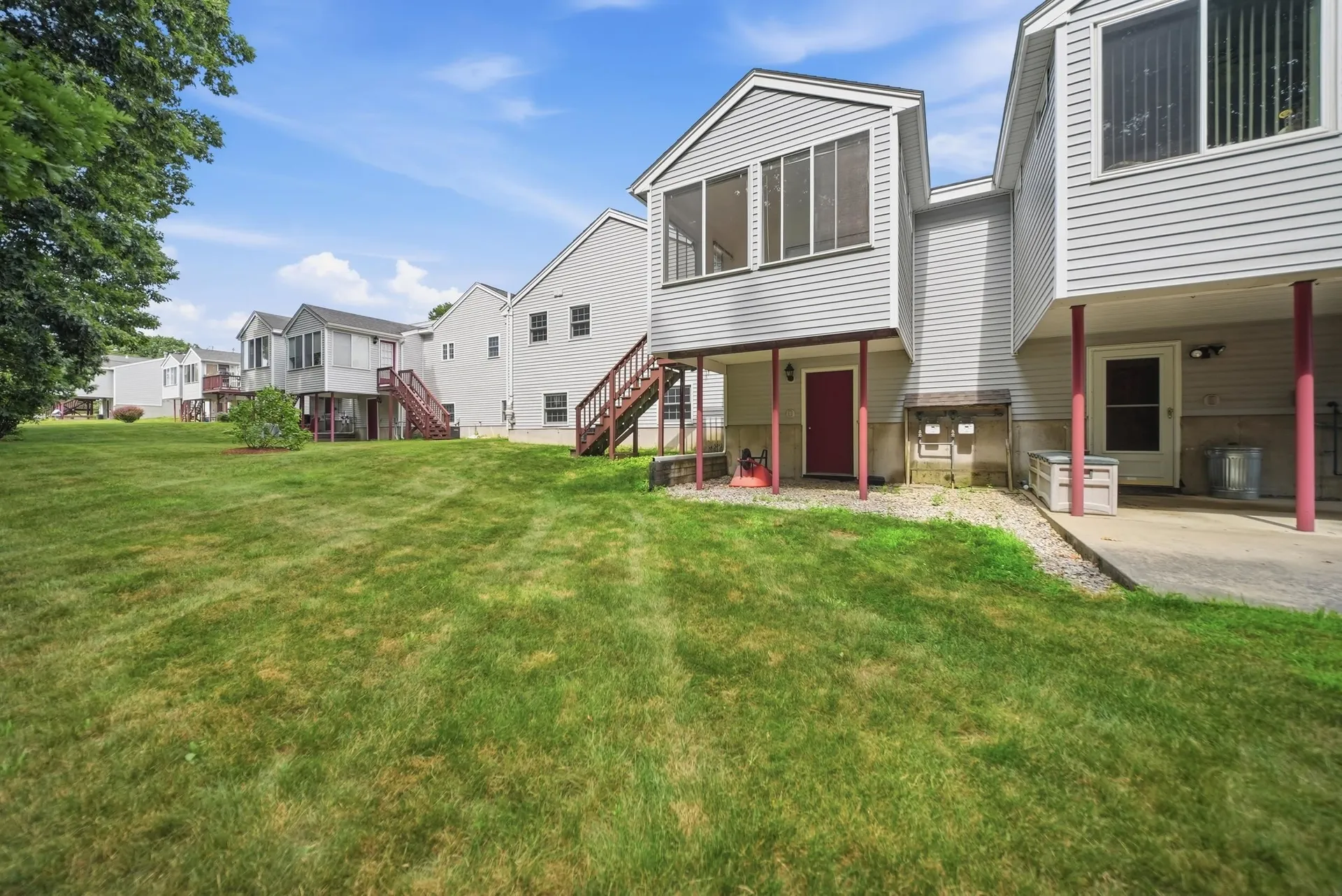 15 Rainbow Drive Londonderry NH 03053