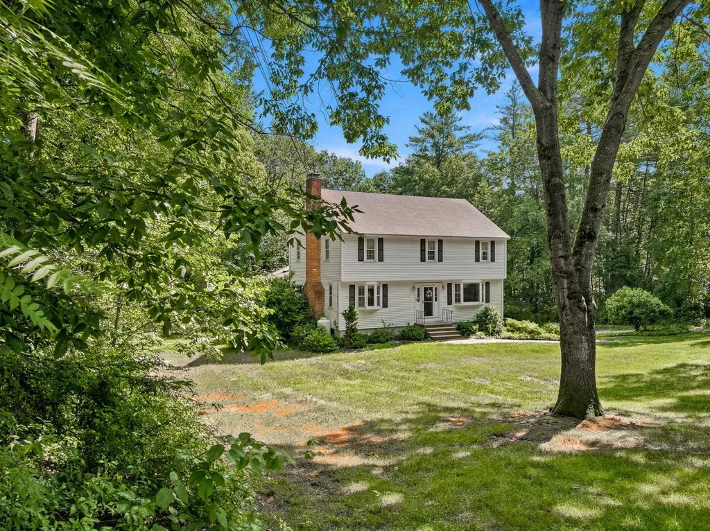16 Williamsburg Drive Amherst NH 03031