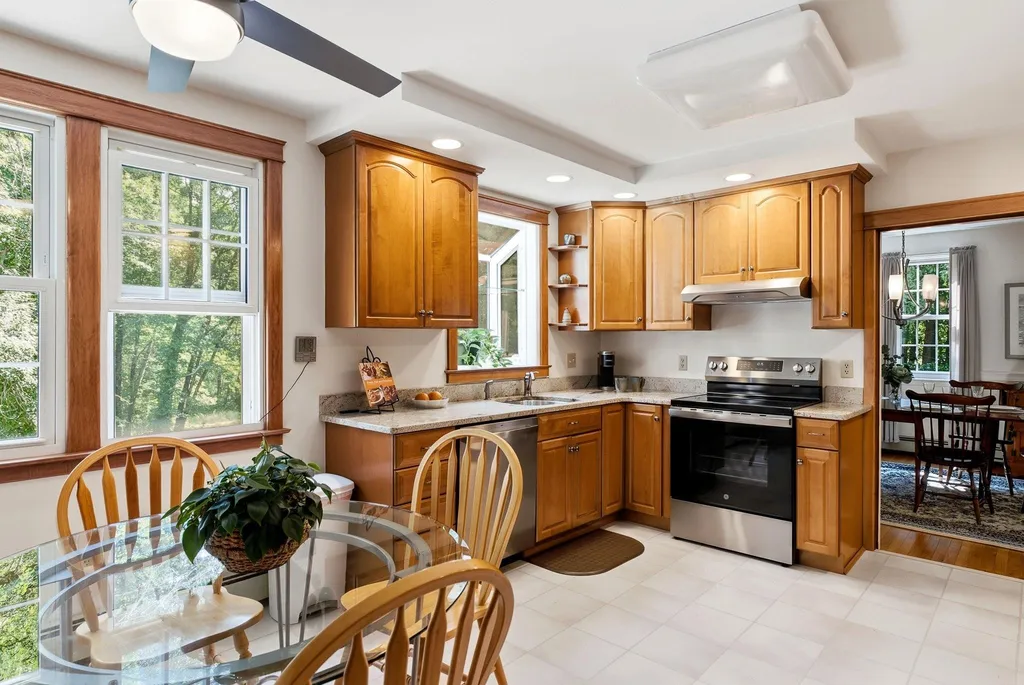 16 Williamsburg Drive Amherst NH 03031
