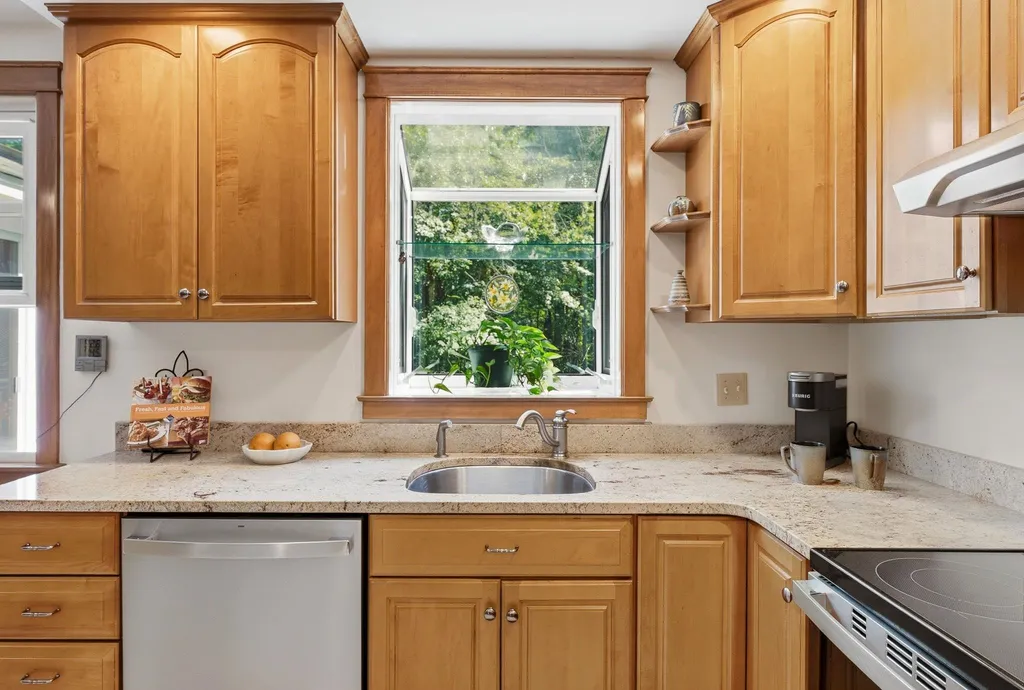 16 Williamsburg Drive Amherst NH 03031