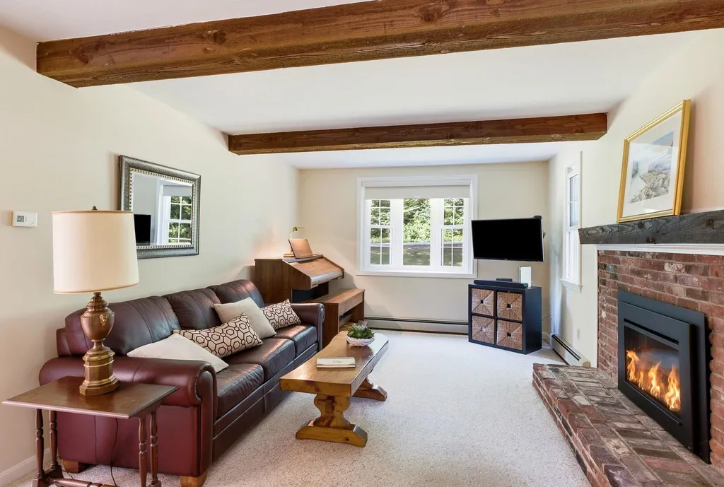 16 Williamsburg Drive Amherst NH 03031