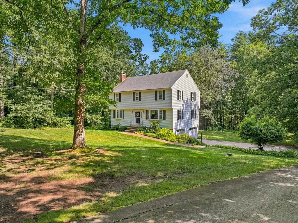 16 Williamsburg Drive Amherst NH 03031