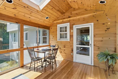 16 Williamsburg Drive Amherst NH 03031