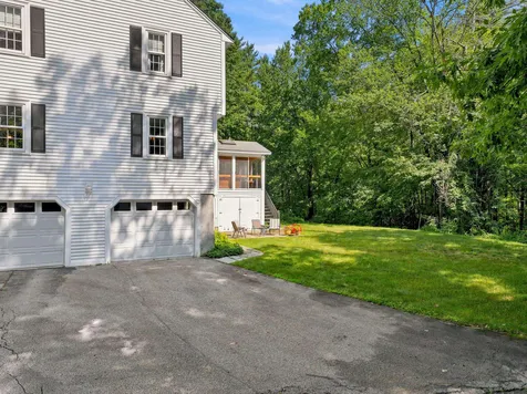 16 Williamsburg Drive Amherst NH 03031
