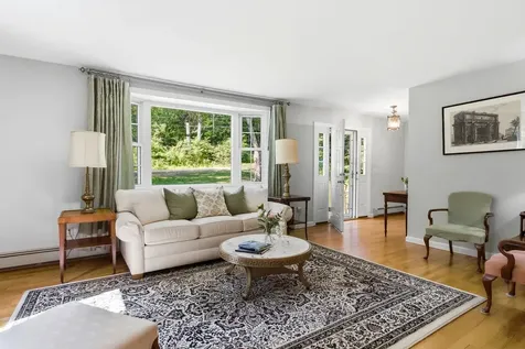 16 Williamsburg Drive Amherst NH 03031