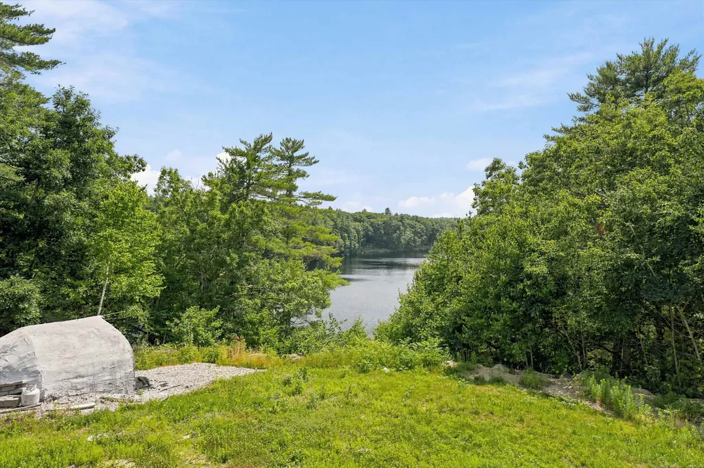 17 Vista Way Barrington NH 03825