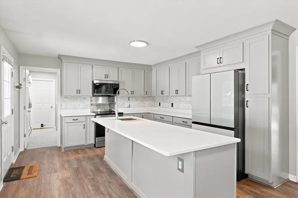 17 Vista Way Barrington NH 03825