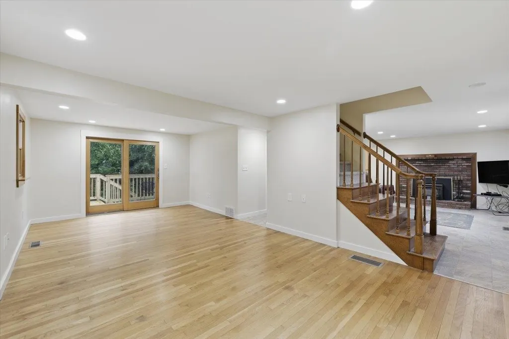 16 Lakeview Way Auburn NH 03032