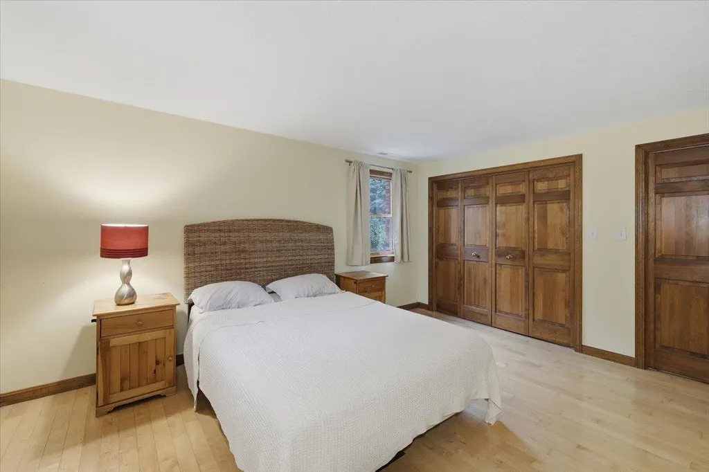 16 Lakeview Way Auburn NH 03032